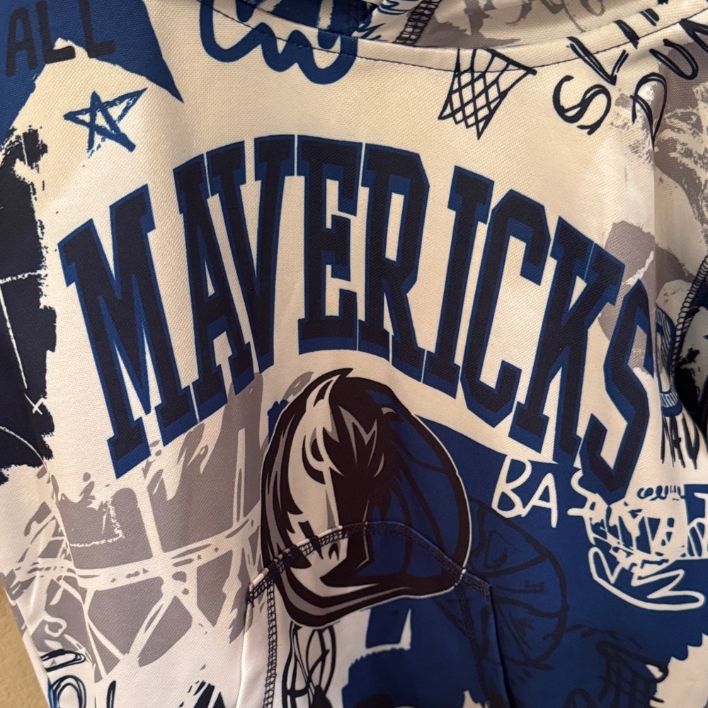 Dallas Mavericks - Picture 2 of 3